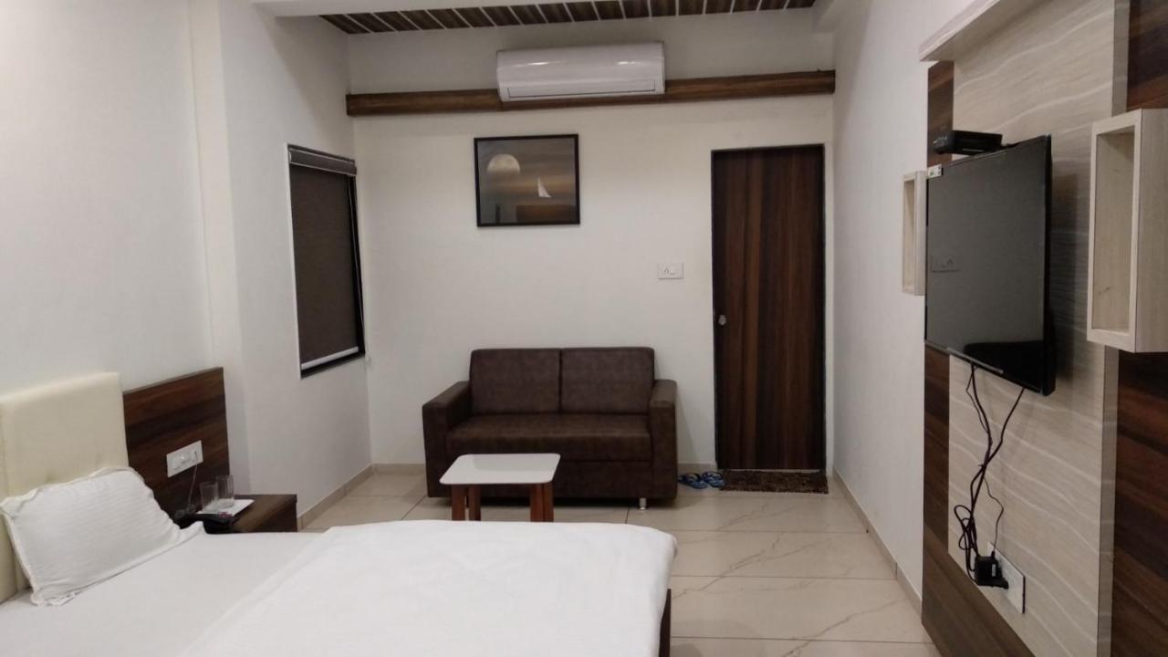 Hotel The Grand Shiva Gondal Buitenkant foto
