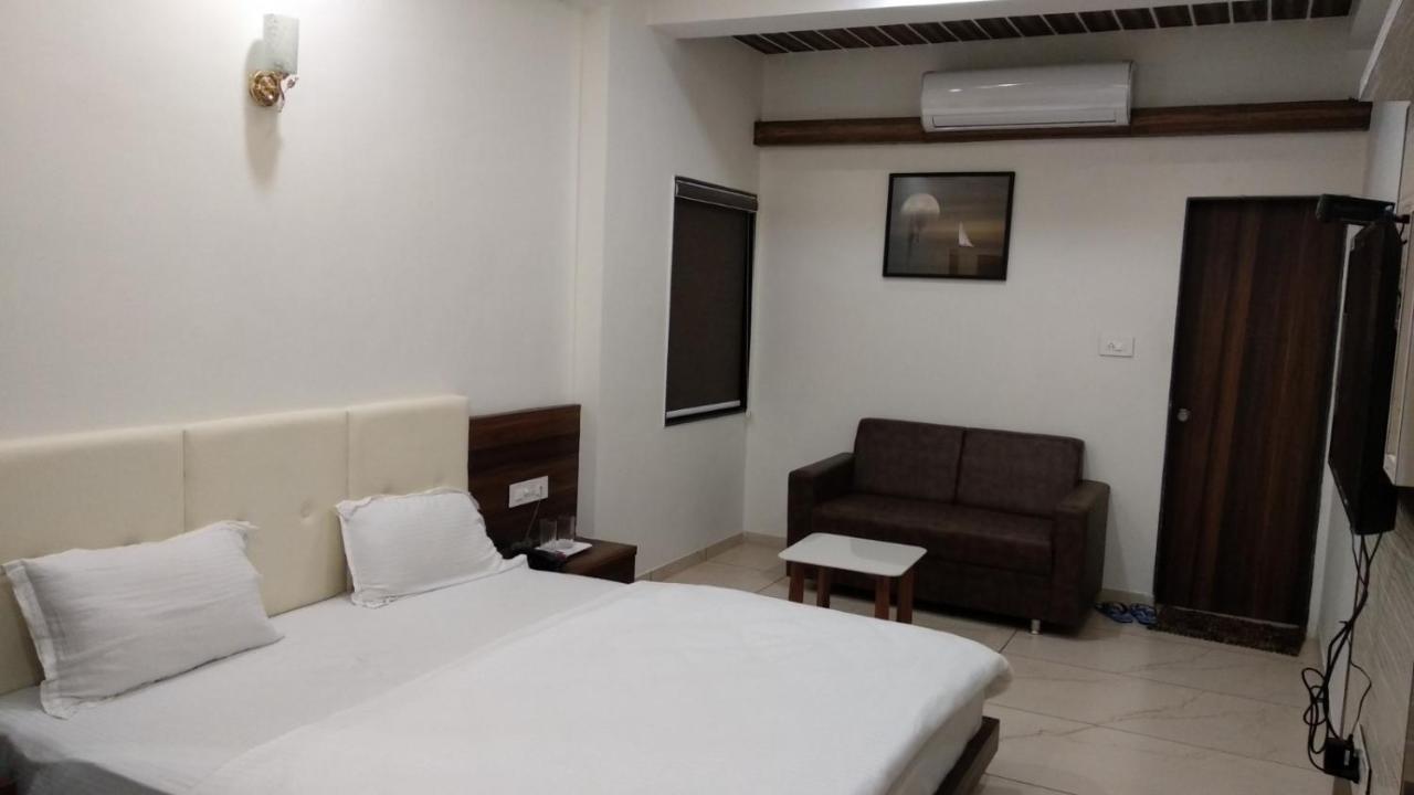Hotel The Grand Shiva Gondal Buitenkant foto