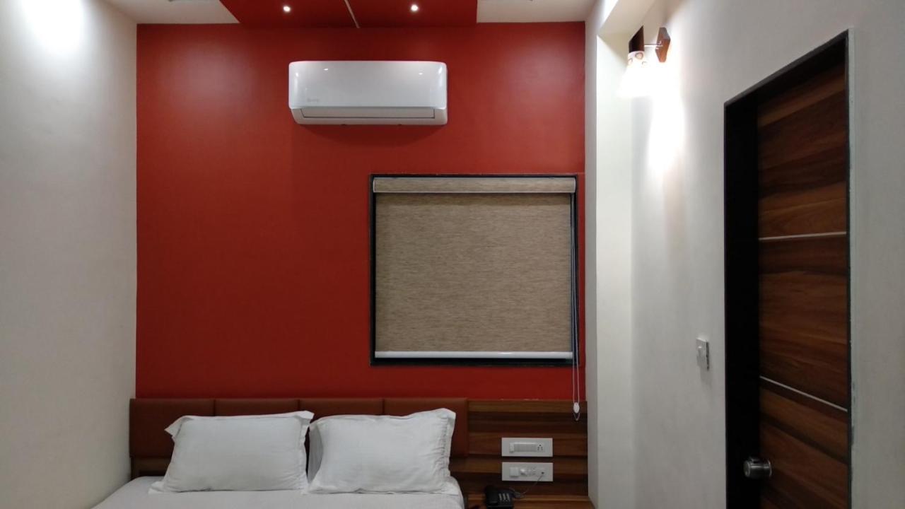 Hotel The Grand Shiva Gondal Buitenkant foto