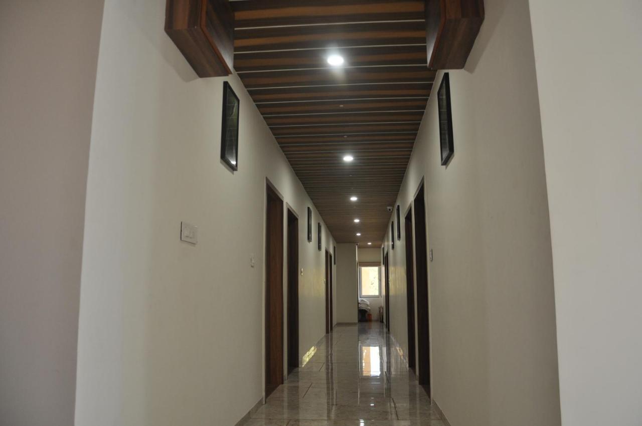 Hotel The Grand Shiva Gondal Buitenkant foto